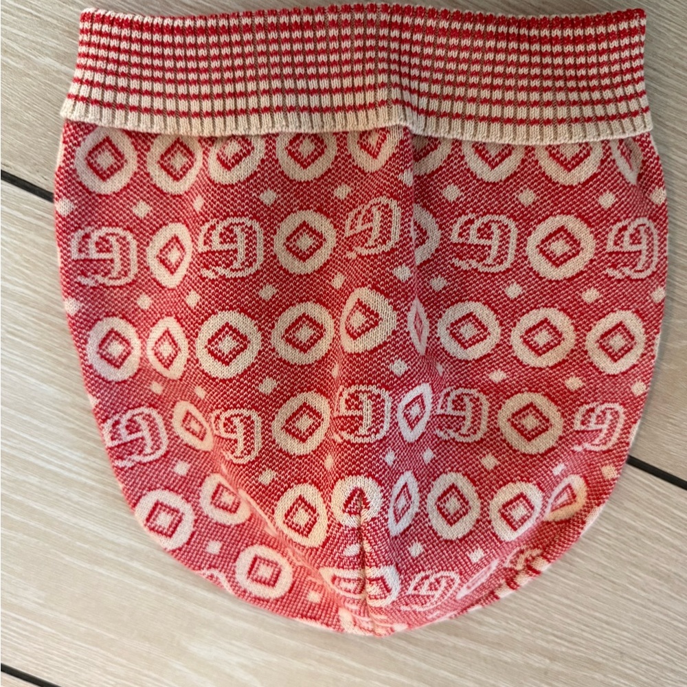Brand new women’s Gucci Red and Cream Patterned beanie